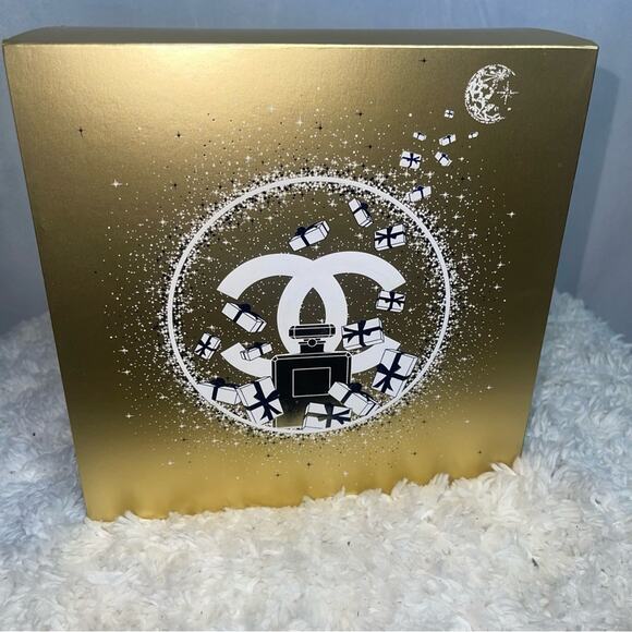 Chanel Gift Box - Picture 1 of 14
